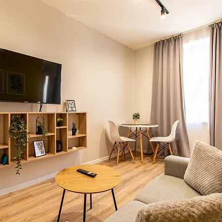 Trocadero Touch: Hideaway Apartment *